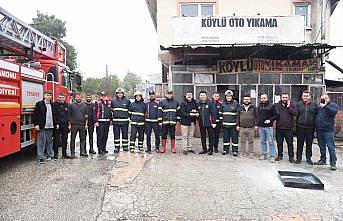 Yangın ihbarına giden itfaiye ekiplerine sanayi çalışanlarından sürpriz kutlama