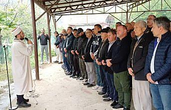 Zonguldak'ta bıçaklanarak öldürülen kadının cenazesi Karabük'te defnedildi