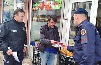 Ağlı'da esnafa Türk bayrağı dağıtıldı