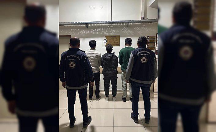 Amasya'da bir minibüste 3 düzensiz göçmen yakalandı