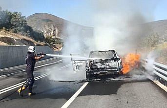 Amasya’da yanan otomobil kullanılamaz hale geldi