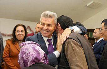 Artvin Valisi Ergün Şavşat’ta huzurevi sakinlerini ziyaret etti