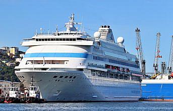 “Astoria Grande“ kruvaziyeri 940 yolcusuyla Samsun Limanı'na demirledi