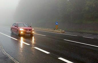 Bolu Dağı'nda sis ve sağanak ulaşımı olumsuz etkiledi