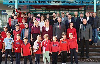 Düzce Valisi Aslan sınıf başkanlığı seçimini kazanan öğrencinin vaadini yerine getirdi