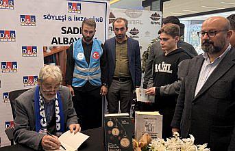 Gazeteci-yazar Sadık Albayrak Rize'deki imza gününde okurlarıyla buluştu