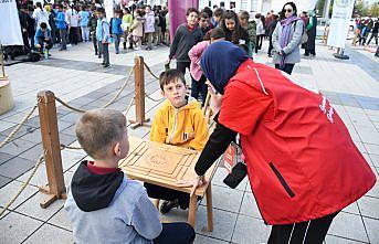 “Geleneksel Oyunlar Tırı“, geçmişin oyunlarını Düzce'de öğrencilerle buluşturdu