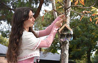 Görele'de konserve mama kutularından kuşlara yuva yapıldı