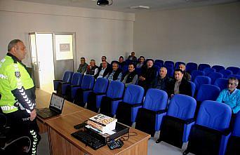 Güce'de okul servisi şoförlerine eğitim verildi