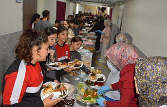 Havza Makbule Yusuf Ölçer Ortaokulu'nda Gazze'ye yardım kermesi