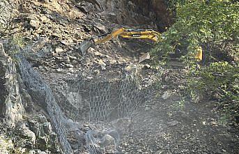 Karabük-Zonguldak demir yolu hattı heyelan nedeniyle ulaşıma kapandı