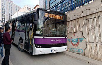 Karabük'te duvara çarpan halk otobüsü kamerada