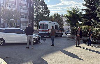 Karabük'te otomobille çarpışan motosikletli yaralandı