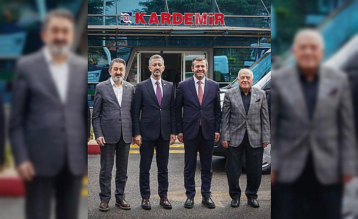 KARDEMİR'den Karabük Belediyesi ve Türk Kızılaya araç desteği