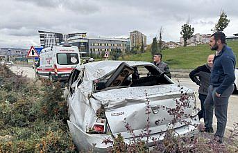 Kastamonu'da devrilen otomobildeki baba ve oğlu yaralandı