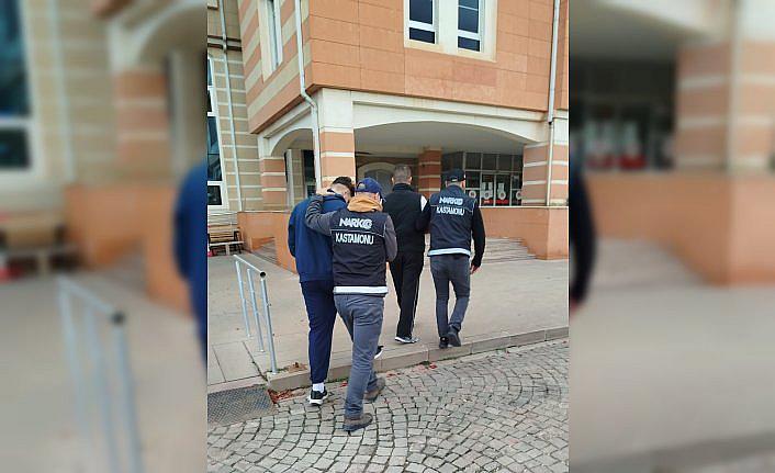 Kastamonu'da uyuşturucu haplarla yakalanan 2 zanlı tutuklandı
