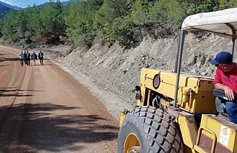 Kaymakam Doğancı, Dikmen'de yol çalışmalarını inceledi