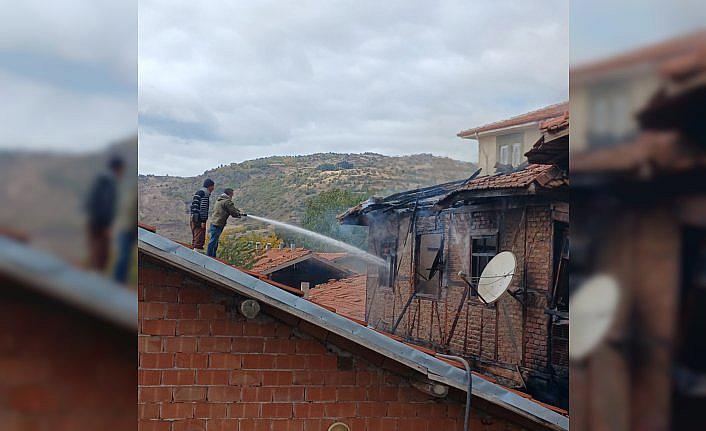 Oğuzlar'da yanan ev kullanılamaz hale geldi
