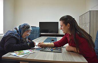 Okuma yazma hayalini 70 yaşında gerçekleştirdi