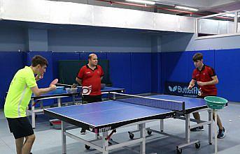 Otizmli ikiz kardeşler masa tenisinde yeni madalyalar hedefiyle raket sallıyor