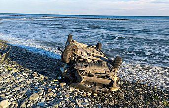 Samsun'da deniz kenarına devrilen otomobilin sürücüsü yaralandı