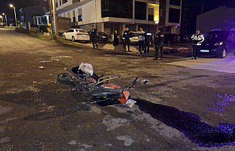 Bafra'da hafif ticari araçla çarpışan motosiklet sürücüsü ağır yaralandı