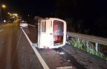 Bafra'da hafif ticari araçla çarpışan otomobilin sürücüsü yaralandı