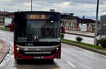 Samsun'da kamyonet ile çarpışan halk otobüsündeki 2 yolcu yaralandı