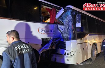 Sinop'ta iki otobüsün karıştığı kazada 13 kişi yaralandı