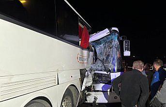 Sinop'ta iki otobüsün çarpıştığı kazada 12 kişi yaralandı