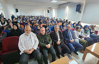 Suluova’da “Hz. Peygamber, Aile ve Namaz” konulu konferans düzenledi