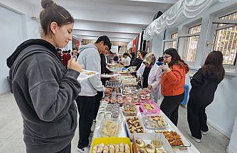 Suluova'da öğrencilerden Gazze’ye yardım kermesi