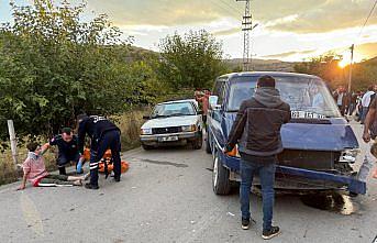 Tokat'ta otomobille minibüsün çarpıştığı kazada 5 kişi yaralandı