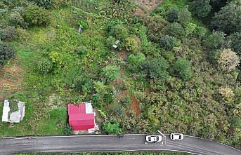 Trabzon'da fındık bahçesine yuvarlanan otomobilin sürücüsü yaralandı