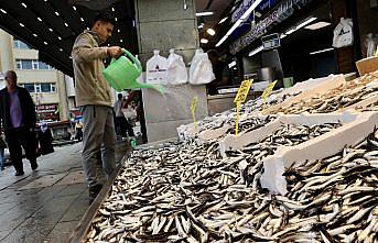 Trabzon'da hamsi ve istavritin kilogramı 100 liradan satılıyor