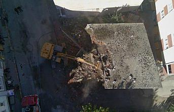 Türkeli'de metruk binaların yıkımı gerçekleştirildi