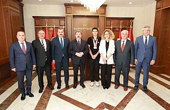 Vali Tavlı, TEKNOFEST'te derece elde eden öğrencileri ağırladı