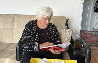 97 yaşındaki Hanife teyze 30 yıldır günlük tutuyor