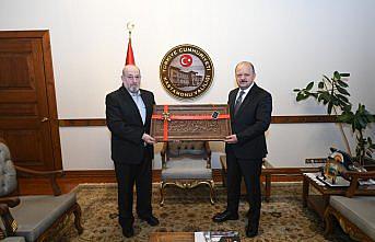 Ahşap oyma ustası Özeflanili'den Kastamonu Valisi Dallı'ya ziyaret