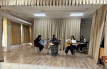 Almus'ta 24 Kasım Öğretmenler Günü kutlandı