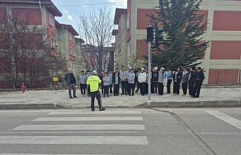 Almus'ta öğrencilere trafik eğitimi verildi