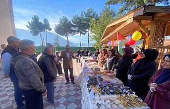 Amasya’da ilkokul öğrencileri Gazze yararına kermes düzenledi