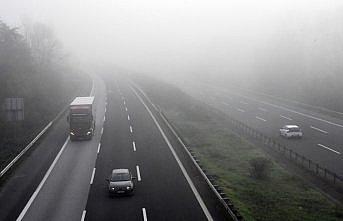 Anadolu Otoyolu'nun Düzce kesiminde sis görüş mesafesini düşürdü
