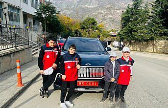 Artvin Valisi Ergün, öğrencileri evlerine makam aracı Togg'la gönderdi