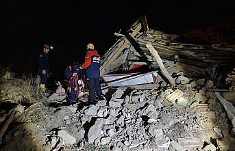 Çorum'da iki katlı metruk bina çöktü