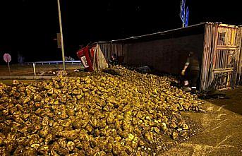 Çorum'da tırla otomobilin çarpıştığı kazada 3 kişi yaralandı