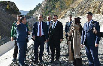 Dikmen'de yol yapım çalışmaları sürüyor