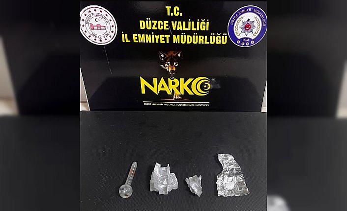 Düzce'de uyuşturucu operasyonunda yakalanan 2 şüpheli tutuklandı