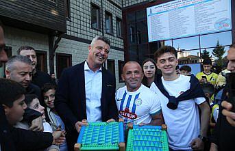 Fenerbahçe Kulübü Başkanı Saran, Rize'de okul ziyaretinde bulundu