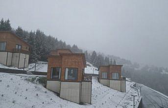 Giresun'da Kümbet Yaylası'na kar yağdı